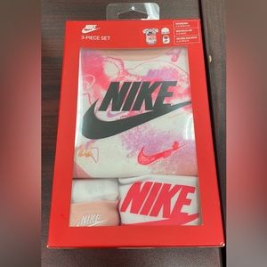 Nike 3-Piece Newborn Set